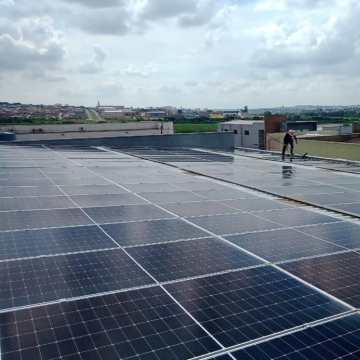 Limpeza de placas solares